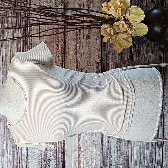 BETTER BE TAN SHORT SLEEVE RIBBED CINCHED CROP TOP - Picture 1 of 10